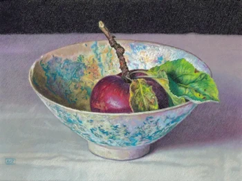 Apfel in der iranischen Schale von Adriana van Zoest | stillleben Gemälde in pastell auf Pastellkarton 34 x 44 cm