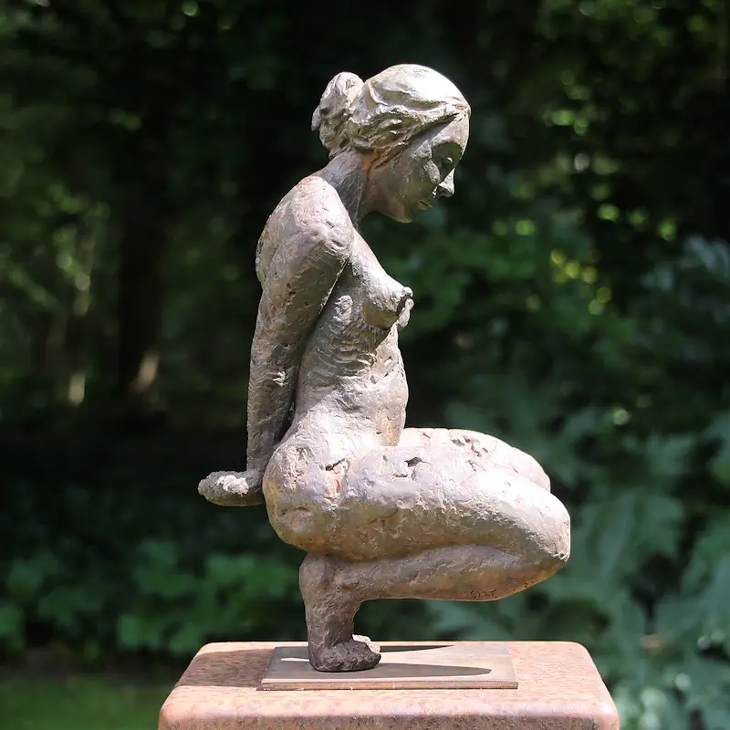 Modest by Edward Vandaele | figure sculpture in bronze edition of 8 30 cm high