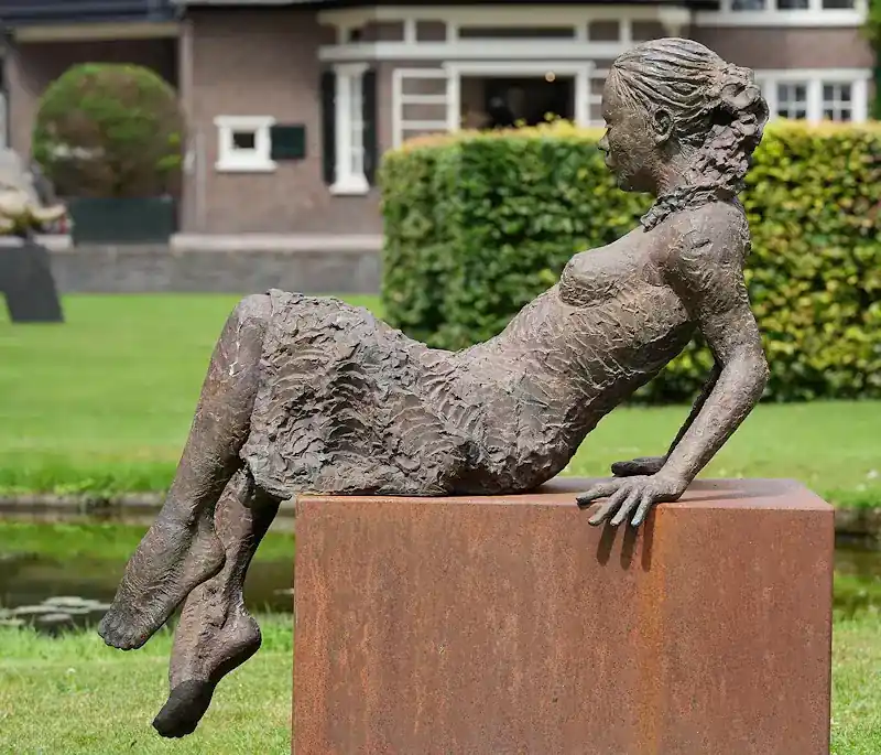 La jeune fille au bain de soleil by Edward Vandaele | figure sculpture in bronze edition of 6 160 cm wide x 120 cm high
