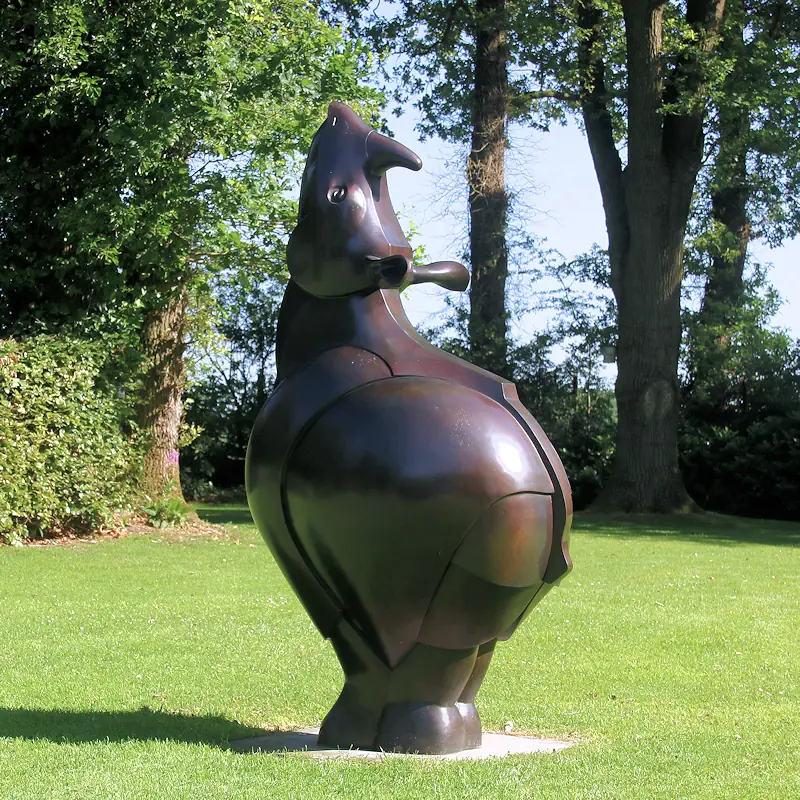 Big Dora xl by Frans van Straaten | animal sculpture in bronze edition of 8 220 cm high