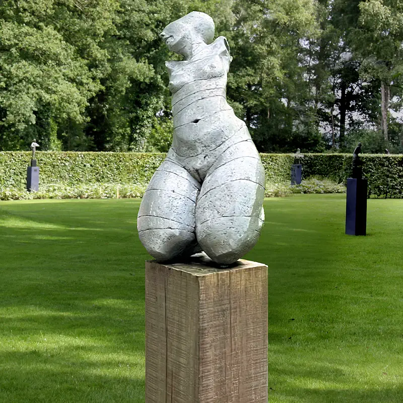 Torso kniend von Gerard Engels | figur Skulptur in aluminium Unikat 165 cm hoch