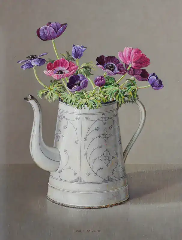 Anemonen im Emaillekrug von Ingrid Smuling | stillleben Gemälde in Öl auf Holz 41 x 51 cm