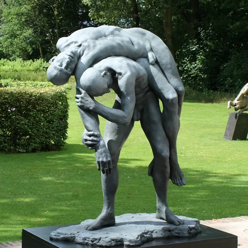 Burden van Jana Buttner | figuur beeld in kunsthars oplage 8 110 cm hoog x 86 x 68 cm
