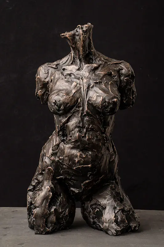 Be your own muse I by Natasja Bennink | figure sculpture in bronze edition of 8 85 cm high