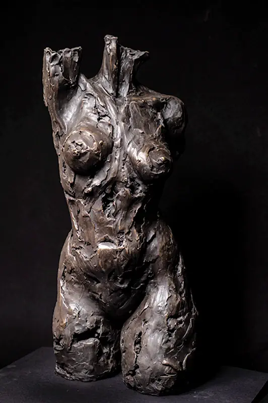 Be your own muse II by Natasja Bennink | figure sculpture in bronze edition of 8 85 cm high