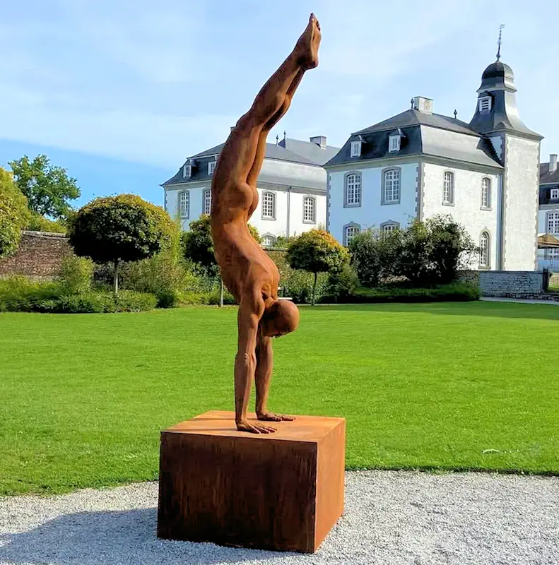 Conversus L van Philippe Timmermans | figuur beeld in metaalcomposiet oplage 8 278 cm hoog