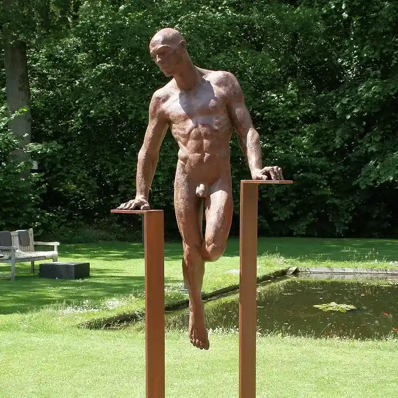 Nil desperandum van Philippe Timmermans | figuur beeld in brons oplage 8 200 cm hoog
