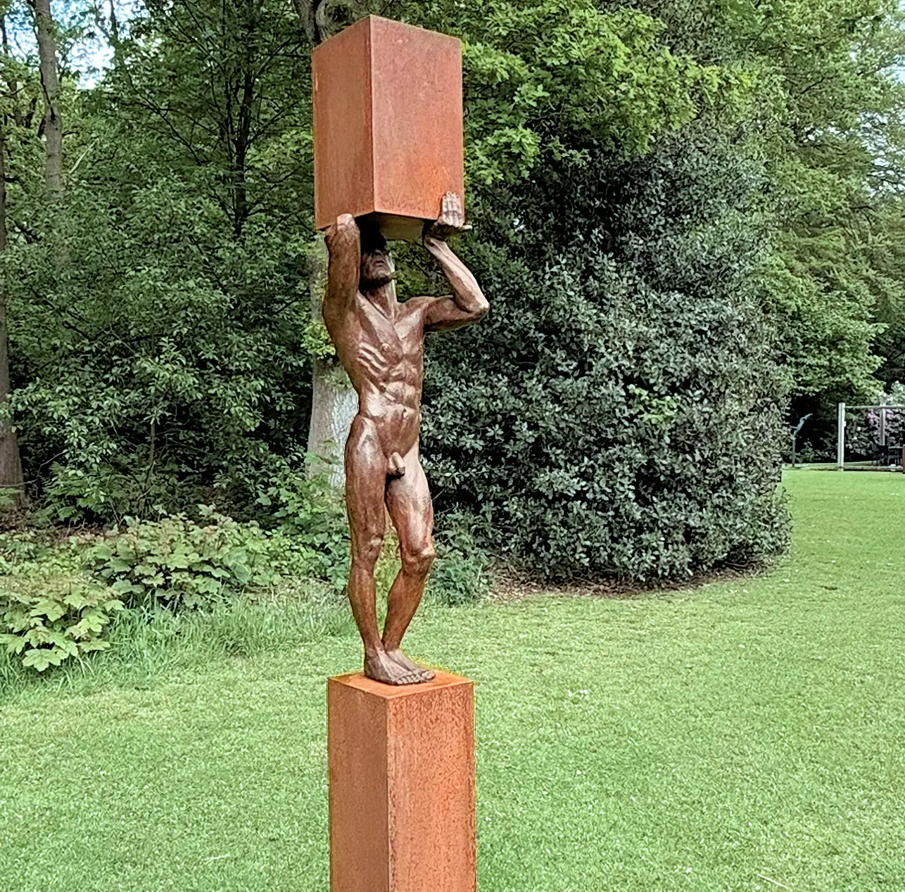 Titan XI by Philippe Timmermans | figure sculpture in bronze edition of 8 220 cm high