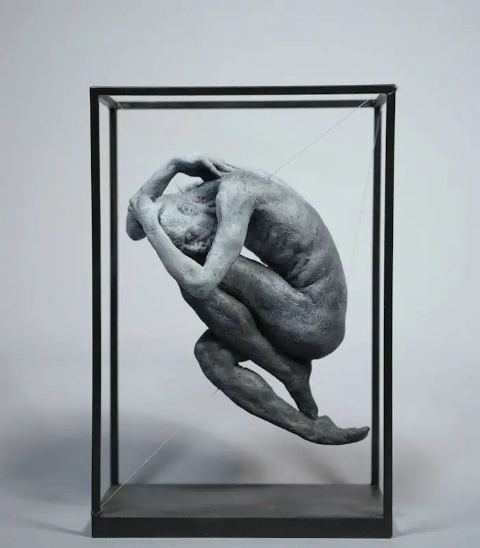 Teardrop I von Victor Veber | figur Skulptur in kunstharz Auflage 10 32 cm hoch